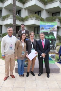  El presidente del Comité Organizador, José Damián Miranda y Rafael Campos, junto a las ganadoras del 2º premio.